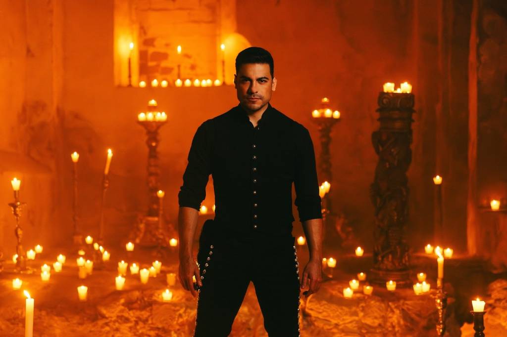 Carlos Rivera honra a su padre y presume la belleza del país con ‘Vida México’